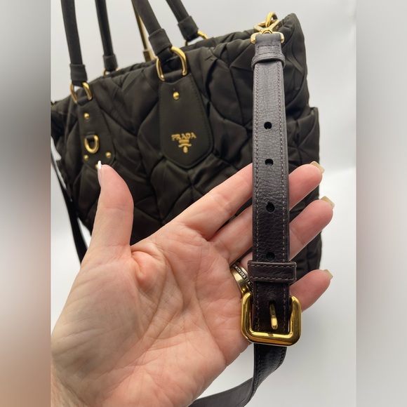 Prada rare Quilted Tessuto
Tote. Chocolate Brown with COA - Picture 15 of 17